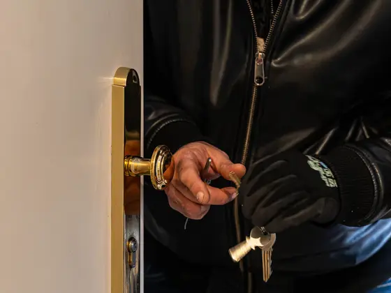 Emergency break-in repair by Schlüsseldienst-Sofort Vienna — door secured and lock replaced