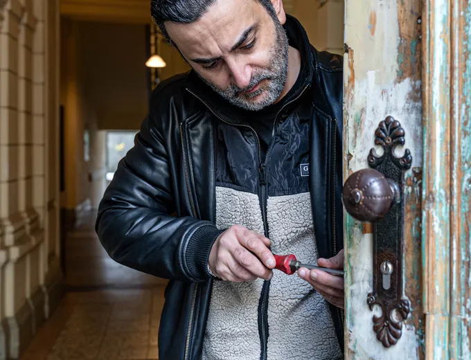 Mier Haimov, Schlüsseldienst Wien 1010 Innere Stadt — Aufsperrdienst vor historischer Altbautür