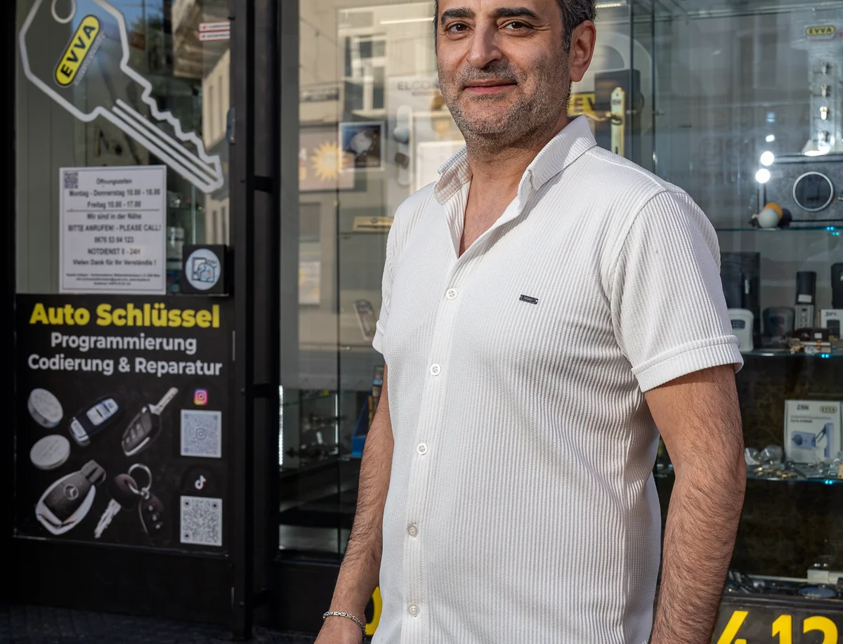 Herr Haimov, Schlüsseldienst Perchtoldsdorf — Aufsperrdienst nahe Wehrturm und Marktplatz